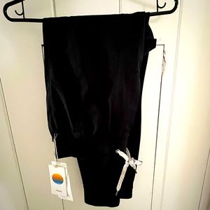 Brand new Viori meta joggers medium